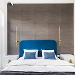 1-bedroom Luxury Near Metro *