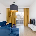 1-bedroom Luxury Near Metro Varsó