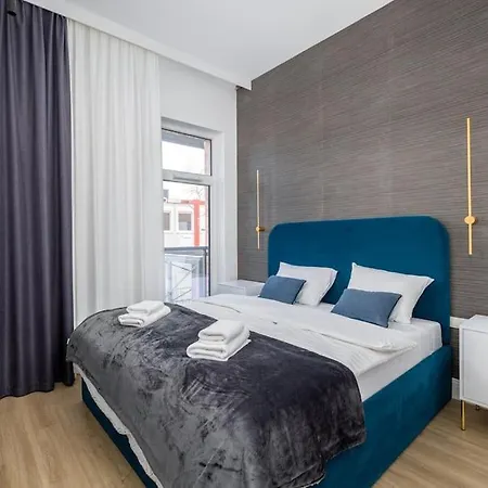 1-bedroom Luxury Near Metro Apartment