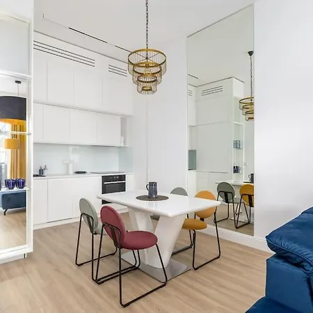 1-bedroom Luxury Near Metro * Varsó
