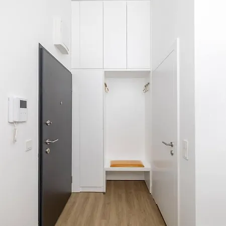 1-bedroom Luxury Near Metro *